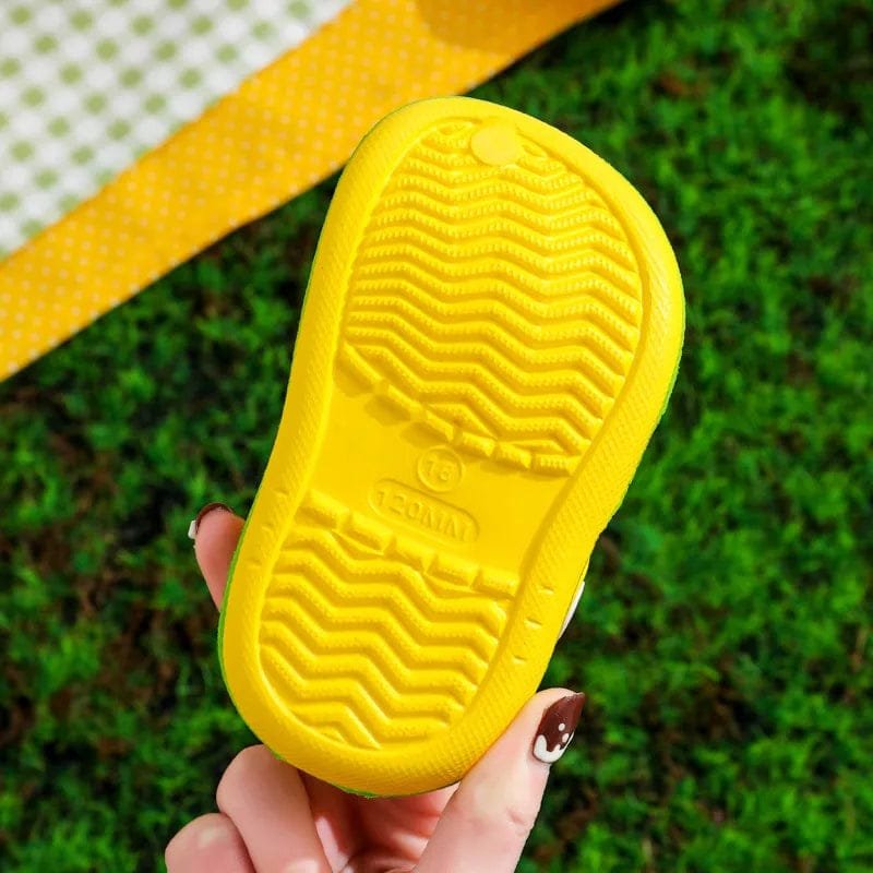 Summer Kids Hole Sandals – DIY Waterproof Play Clogs
