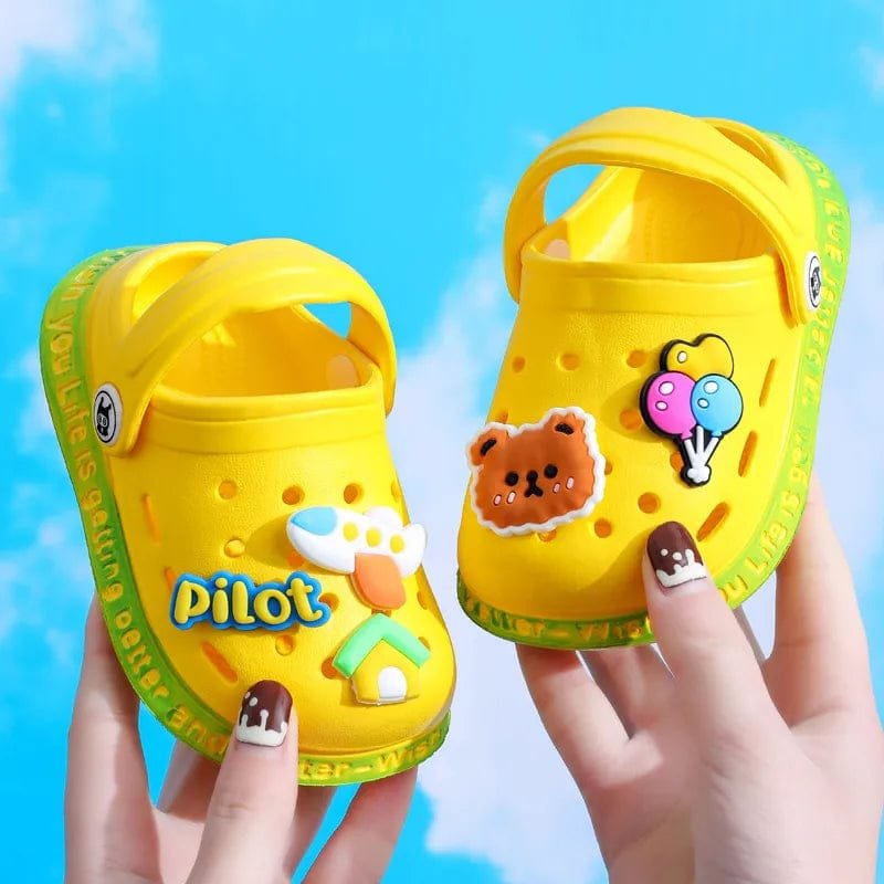 Summer Kids Hole Sandals – DIY Waterproof Play Clogs
