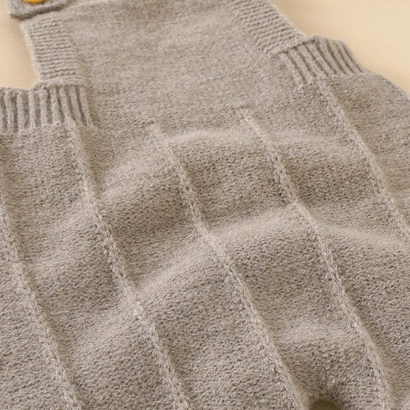 Sleeveless Knitted Romper & Hat Set: Neutral Baby Outfit